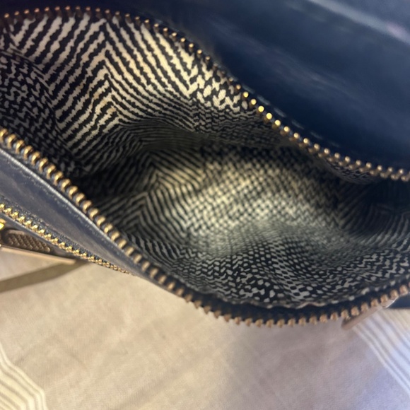 Rebecca Minkoff navy and gold cross body bag - Picture 5 of 8